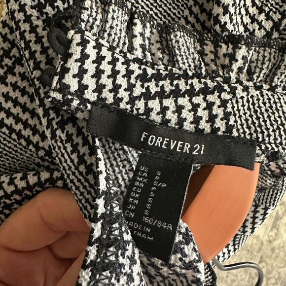 Forever 21 Monochrome Houndstooth Blouse (Small) - Picture 2 of 5